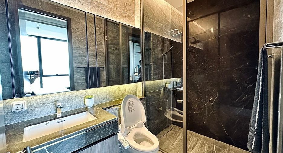 À louer et à vendre 1 chambre condo à Khlong Toei, Bangkok