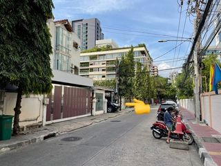 For sale 5 bed townhouse in Phaya Thai, Bangkok