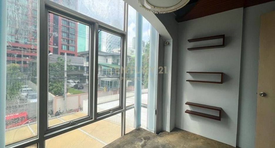 For sale 5 bedrooms townhouse in Phaya Thai, Bangkok