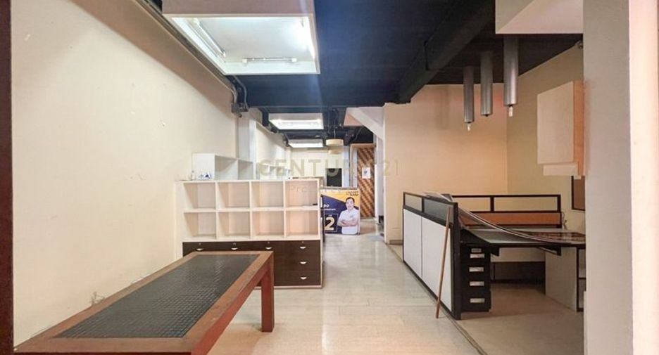 For sale 5 bedrooms townhouse in Phaya Thai, Bangkok