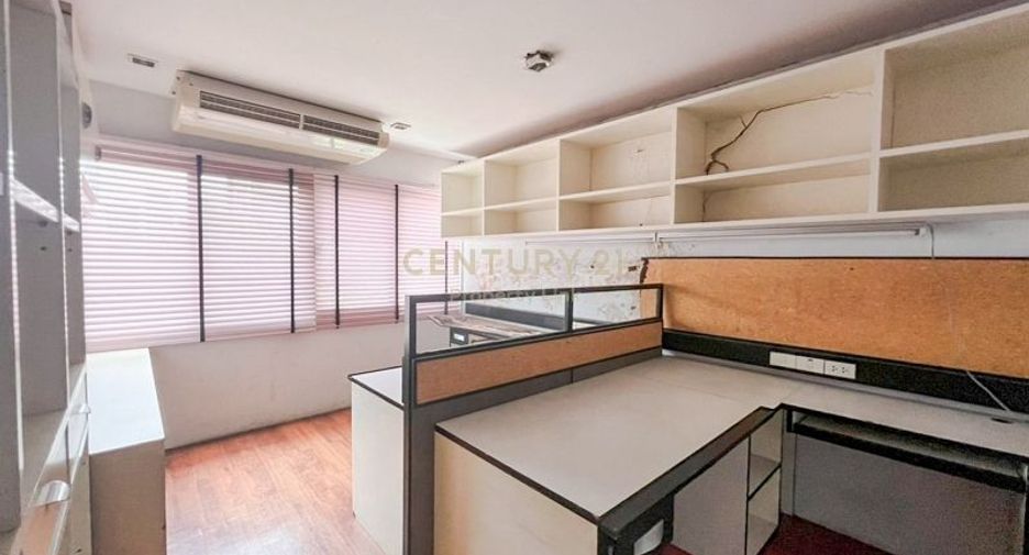 For sale 5 bedrooms townhouse in Phaya Thai, Bangkok