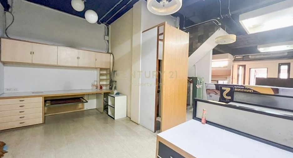 For sale 5 bedrooms townhouse in Phaya Thai, Bangkok