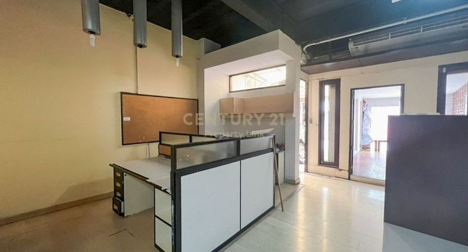 For sale 5 bedrooms townhouse in Phaya Thai, Bangkok