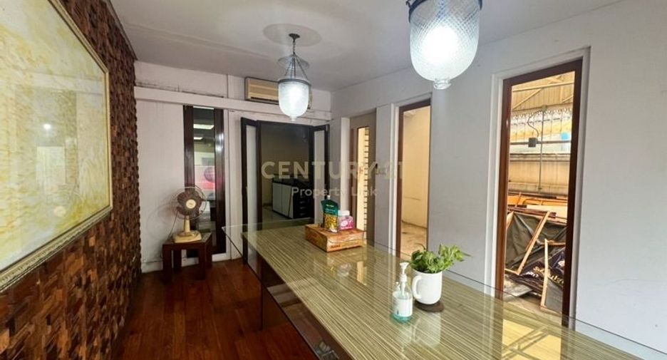 For sale 5 bedrooms townhouse in Phaya Thai, Bangkok