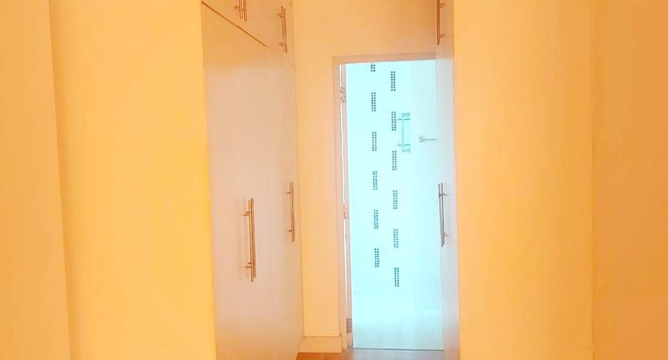 For sale 4 bedrooms townhouse in Khan Na Yao, Bangkok