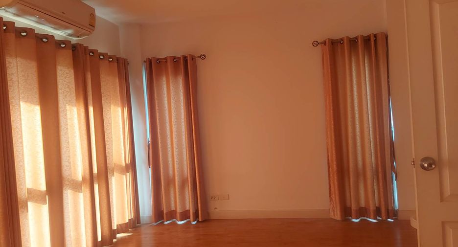 For sale 4 bedrooms townhouse in Khan Na Yao, Bangkok