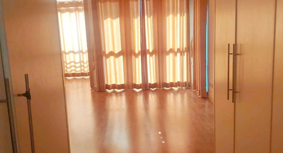 For sale 4 bedrooms townhouse in Khan Na Yao, Bangkok