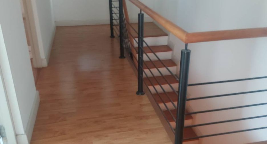 For sale 4 bedrooms townhouse in Khan Na Yao, Bangkok