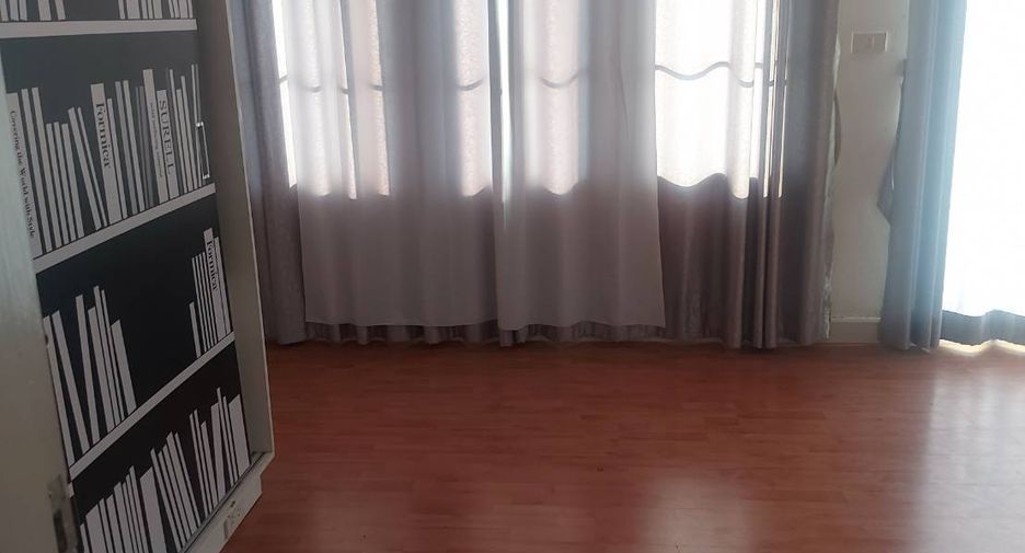 For sale 4 bedrooms townhouse in Khan Na Yao, Bangkok