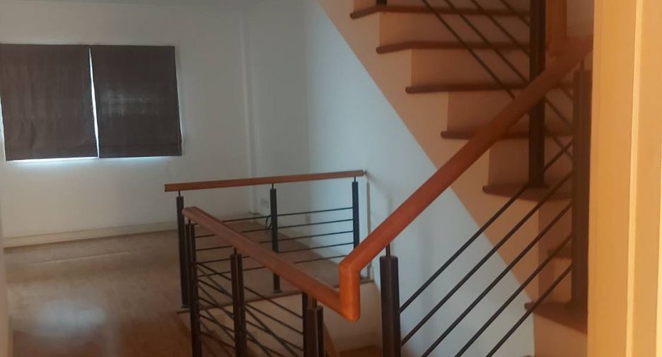For sale 4 bedrooms townhouse in Khan Na Yao, Bangkok