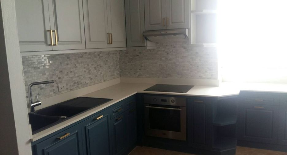 For rent 4 bedrooms condo in Watthana, Bangkok