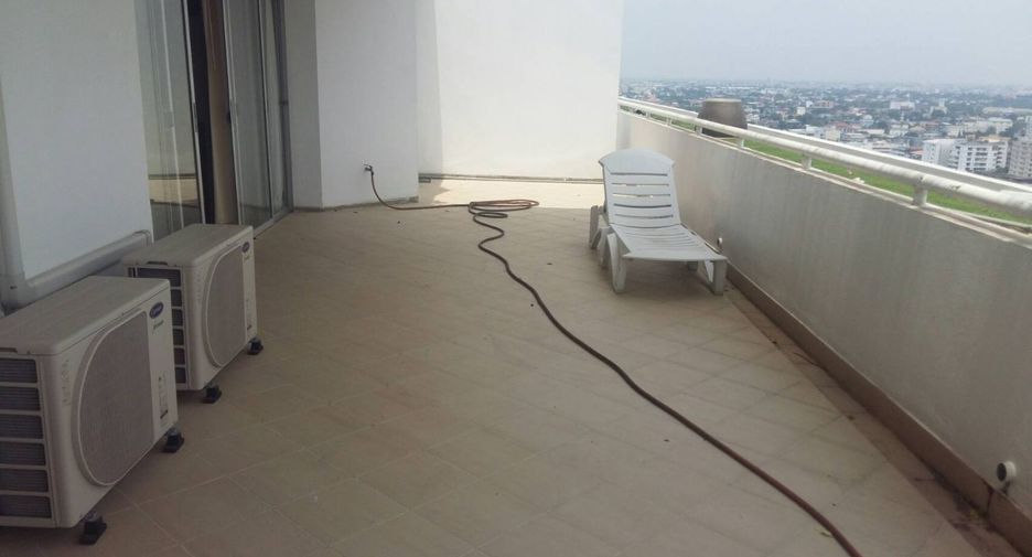 For rent 4 bedrooms condo in Watthana, Bangkok