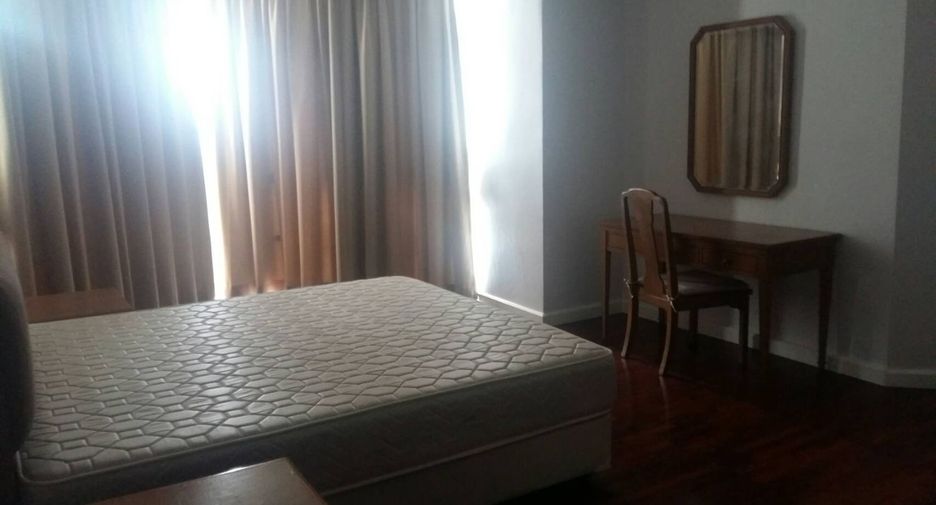 For rent 4 bedrooms condo in Watthana, Bangkok