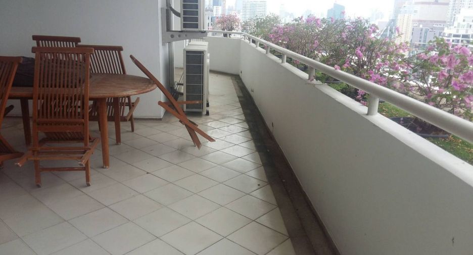 For rent 4 bedrooms condo in Watthana, Bangkok