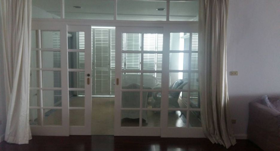 For rent 4 bedrooms condo in Watthana, Bangkok