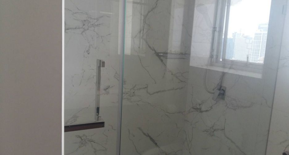 For rent 4 bedrooms condo in Watthana, Bangkok