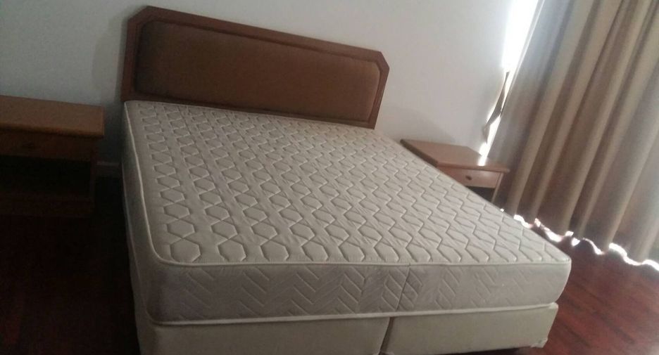 For rent 4 bedrooms condo in Watthana, Bangkok