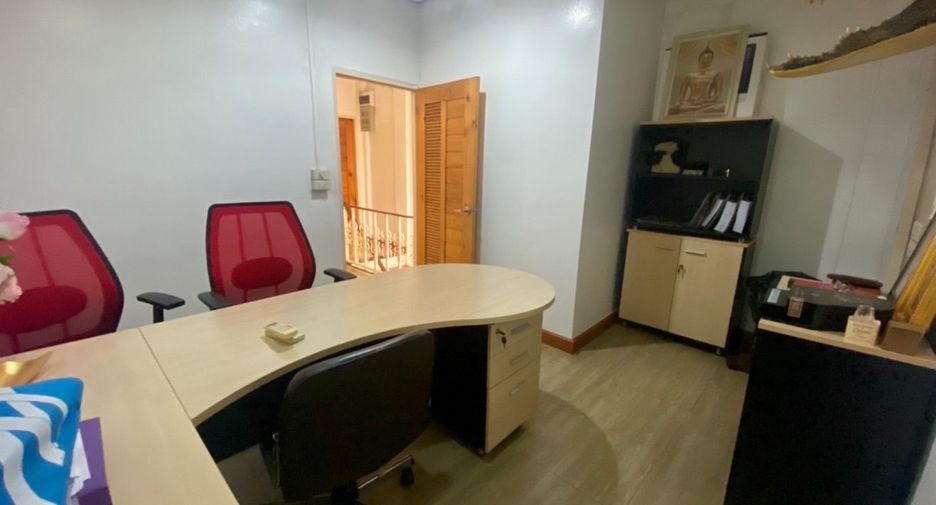 For rent 1 bed townhouse in Bang Khun Thian, Bangkok