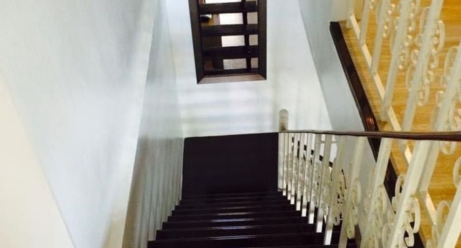 For rent 1 bed townhouse in Bang Khun Thian, Bangkok