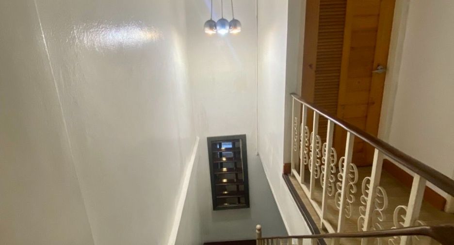 For rent 1 bed townhouse in Bang Khun Thian, Bangkok