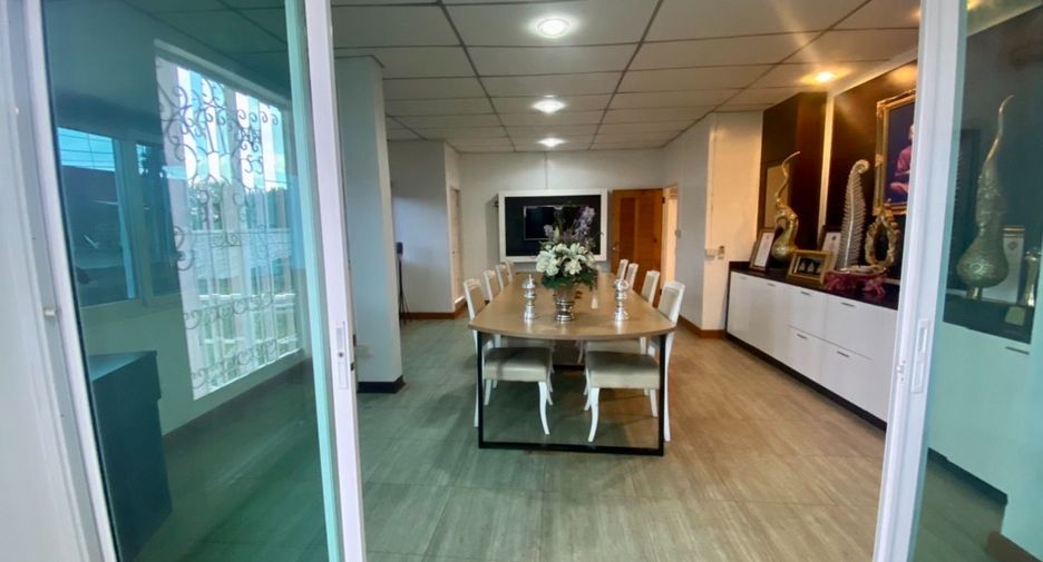 For rent 1 bed townhouse in Bang Khun Thian, Bangkok