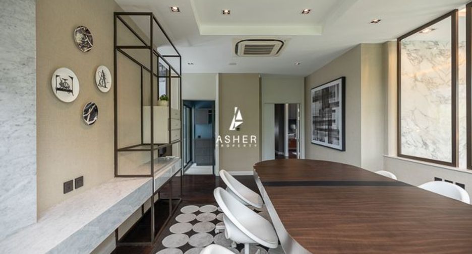 Haus zur Miete und zum Kauf mit 4 Zimmer in Phra Khanong, Bangkok