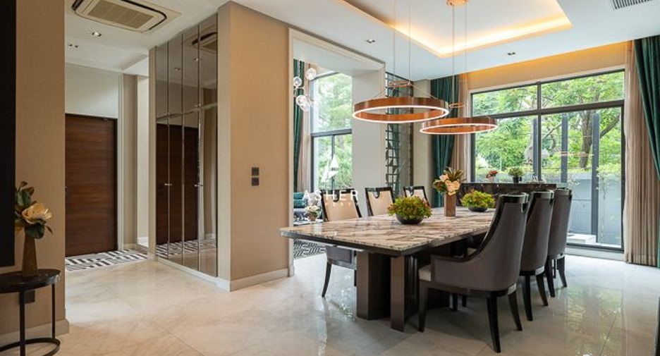 Haus zur Miete und zum Kauf mit 4 Zimmer in Phra Khanong, Bangkok