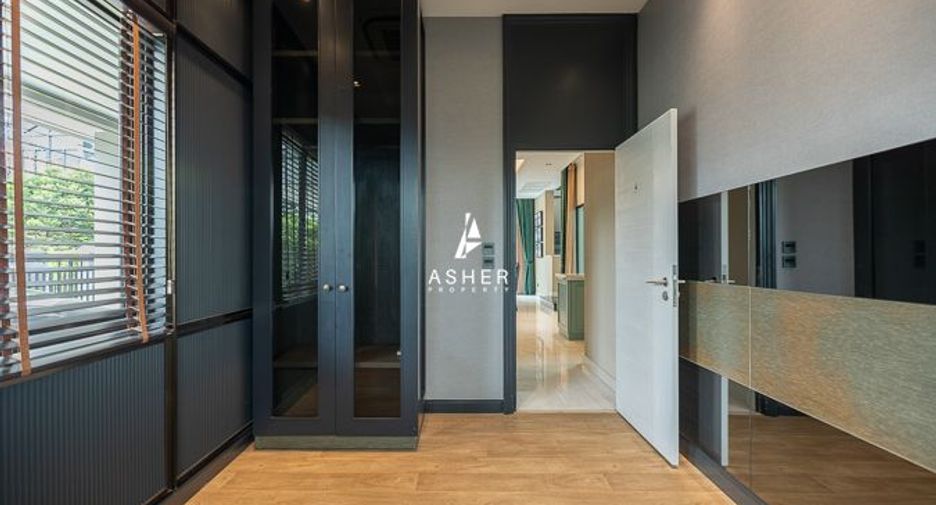 Haus zur Miete und zum Kauf mit 4 Zimmer in Phra Khanong, Bangkok