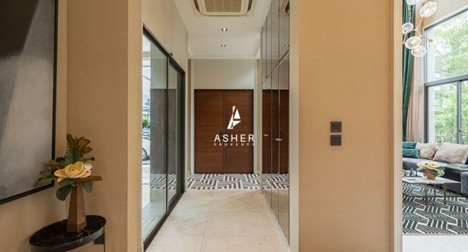 Haus zur Miete und zum Kauf mit 4 Zimmer in Phra Khanong, Bangkok