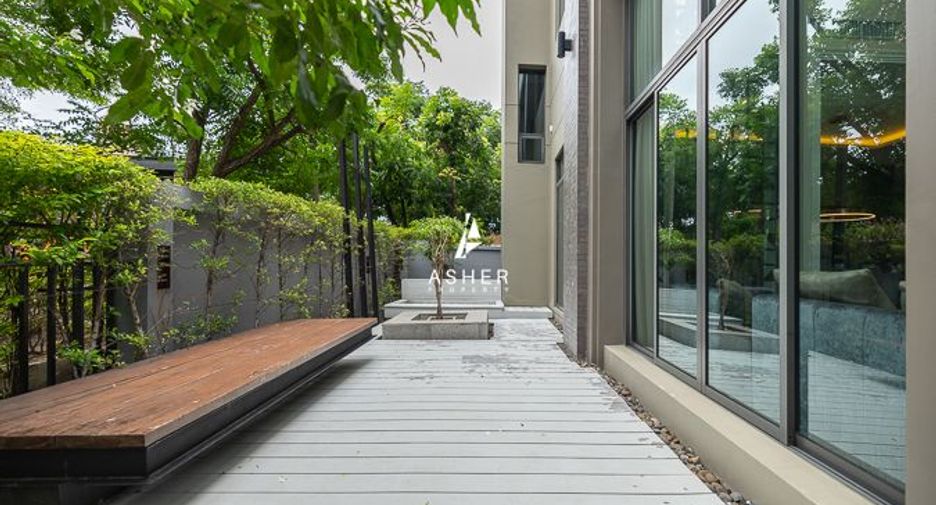 Haus zur Miete und zum Kauf mit 4 Zimmer in Phra Khanong, Bangkok