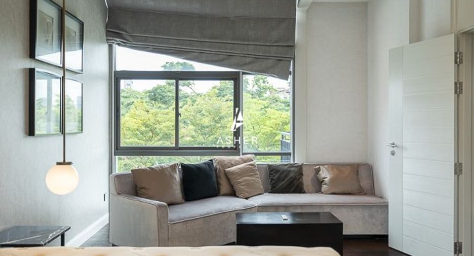 Haus zur Miete und zum Kauf mit 4 Zimmer in Phra Khanong, Bangkok