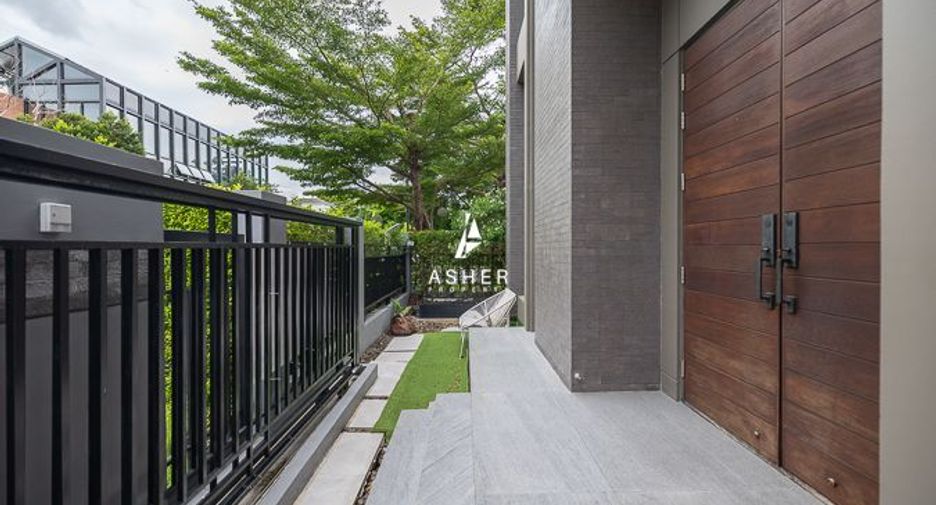 Haus zur Miete und zum Kauf mit 4 Zimmer in Phra Khanong, Bangkok