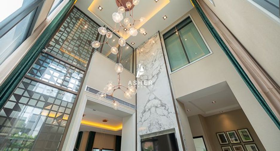 Haus zur Miete und zum Kauf mit 4 Zimmer in Phra Khanong, Bangkok