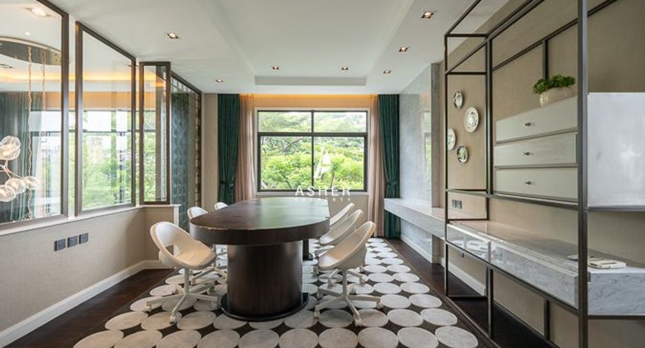 Haus zur Miete und zum Kauf mit 4 Zimmer in Phra Khanong, Bangkok