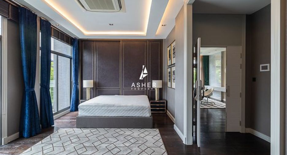 Haus zur Miete und zum Kauf mit 4 Zimmer in Phra Khanong, Bangkok