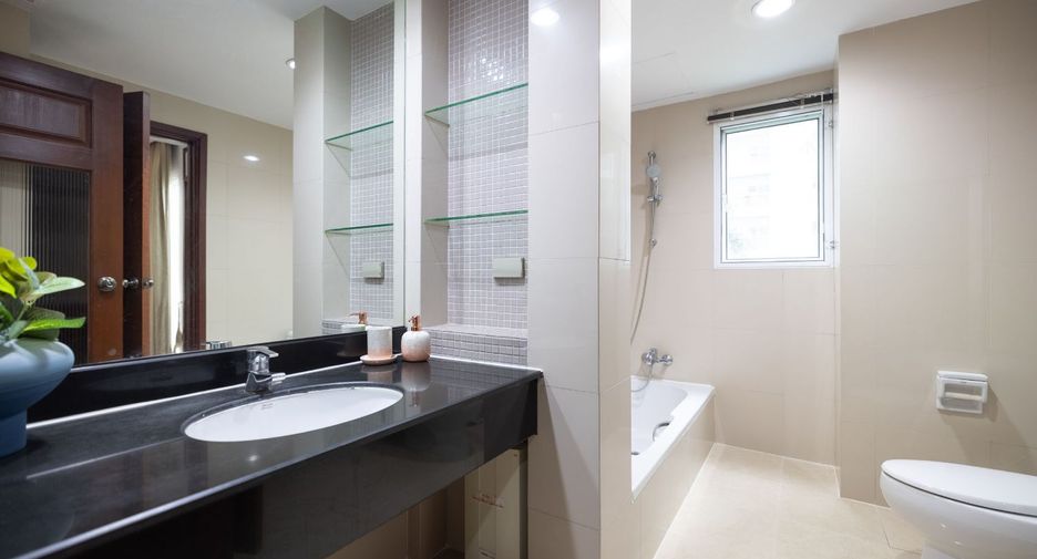 For rent 2 bedrooms apartment in Khlong Toei, Bangkok