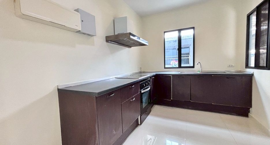 For sale 3 bedrooms house in Bang Phli, Samut Prakan