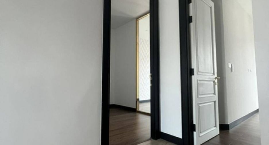 For rent 4 bedrooms house in Watthana, Bangkok