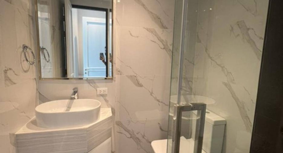 For rent 4 bedrooms house in Watthana, Bangkok