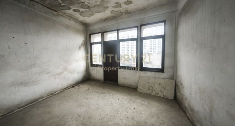 For sale retail Space in Bang Sue, Bangkok
