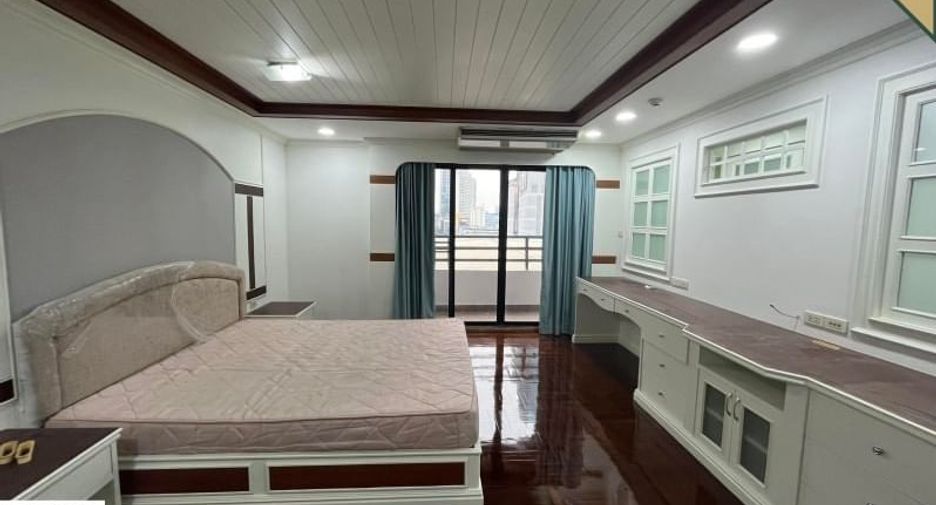 For rent 3 bedrooms condo in Khlong Toei, Bangkok