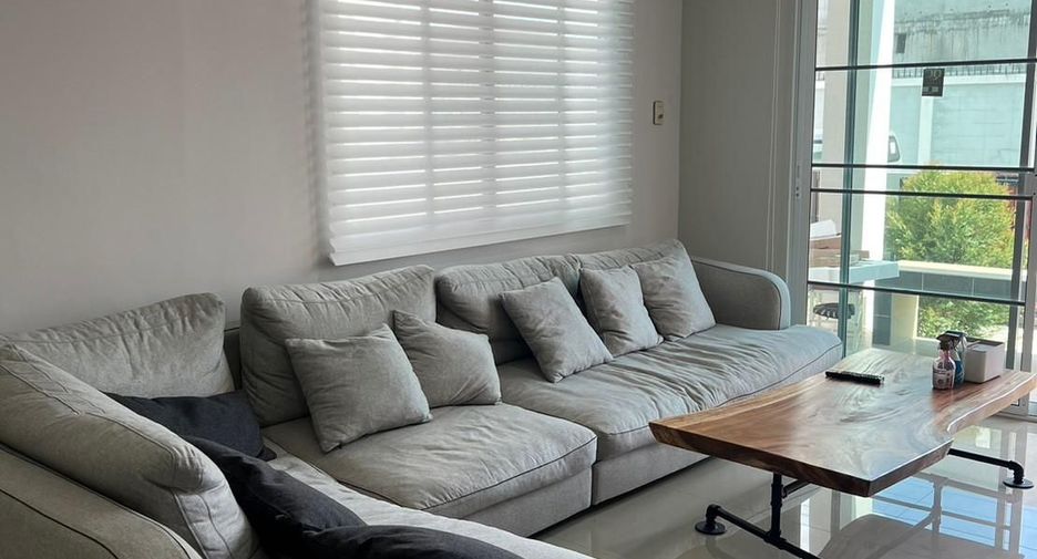 For rent 3 bedrooms house in Saraphi, Chiang Mai
