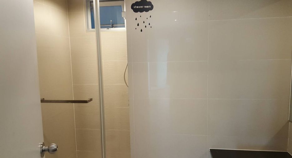 For rent そして for sale 3 ベッドルーム condo in Huai Khwang, Bangkok