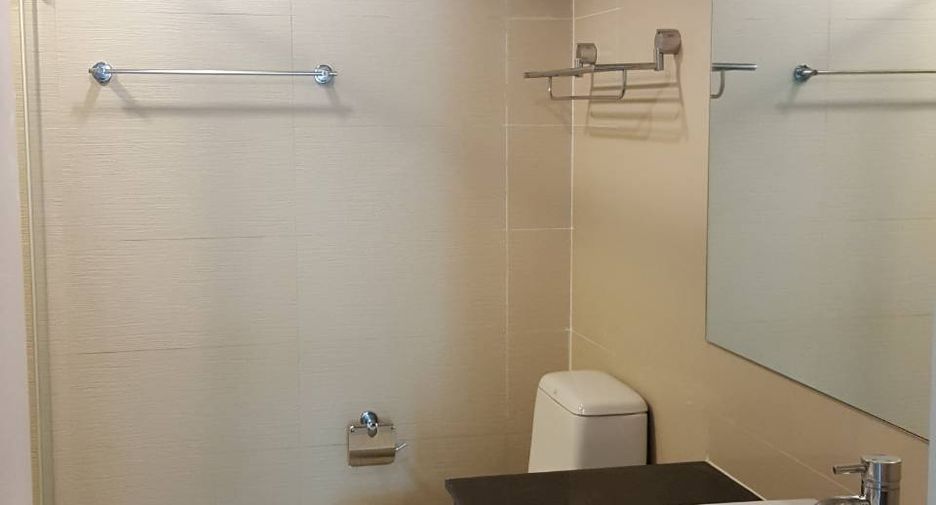 For rent そして for sale 3 ベッドルーム condo in Huai Khwang, Bangkok
