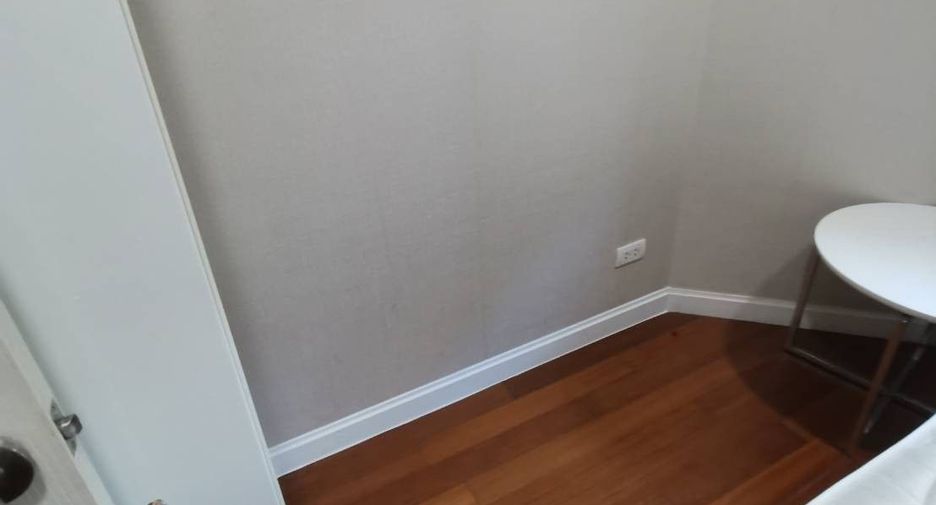 For rent そして for sale 3 ベッドルーム condo in Huai Khwang, Bangkok