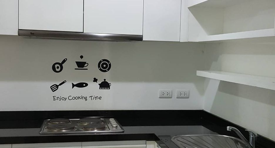 For rent そして for sale 3 ベッドルーム condo in Huai Khwang, Bangkok