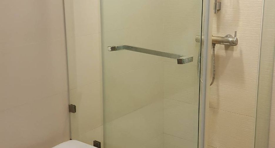 For rent そして for sale 3 ベッドルーム condo in Huai Khwang, Bangkok