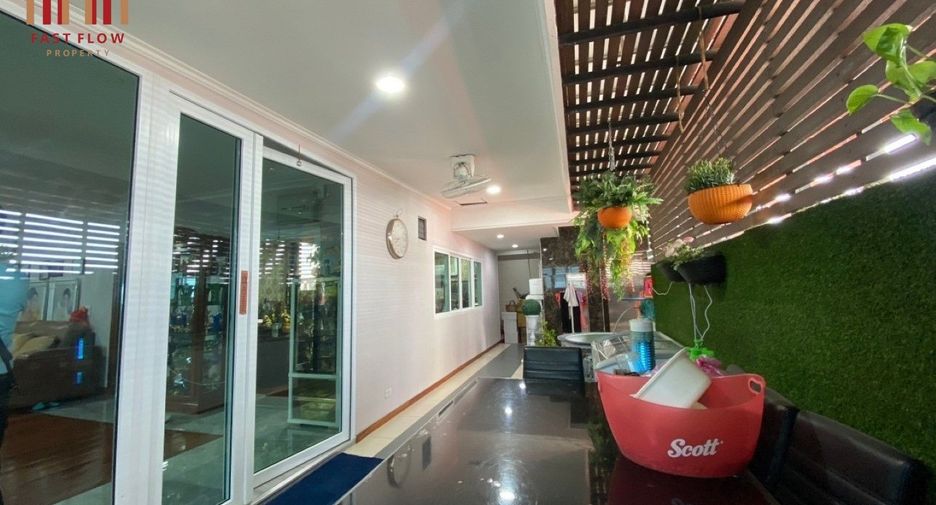 For sale 5 bedrooms retail Space in Yan Nawa, Bangkok
