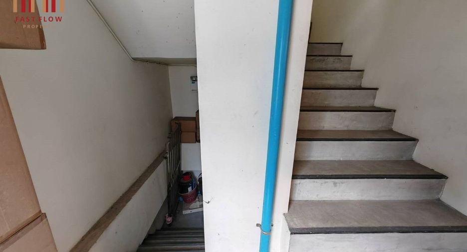 For sale 5 bedrooms retail Space in Yan Nawa, Bangkok