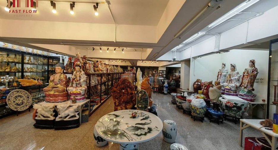 For sale 5 bedrooms retail Space in Yan Nawa, Bangkok